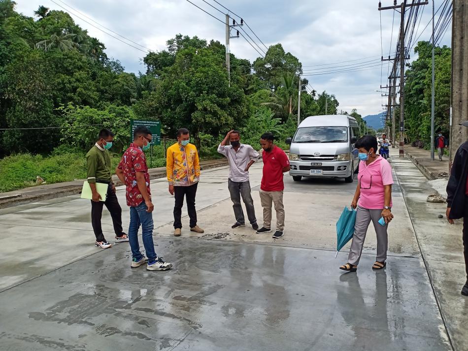 คณะกรรมการตรวจรับพัสดุ ได้ลงพื้นที่ตรวจรับงานจ้าง (งวดที่1) โครงการก่อสร้างถนนคอนกรีตเสริมเหล็ก  ถนนจารุเสถียร ช่วงสะพานเขตเทศบาล บ้านไอบาตู - สามแยก ซอยปอฮงนือริง ชุมชนต้นไม้สูง