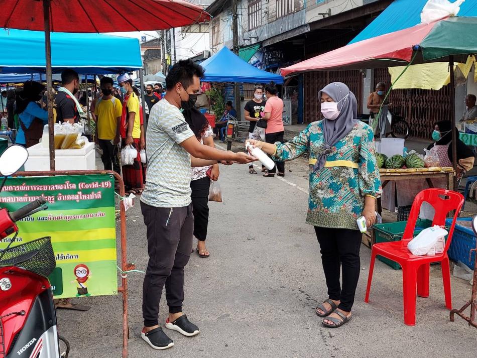 ตลาดรอมฎอนเทศบาลตำบลปะลุรูและมาตรการสำหรับผู้บริโภค/ผู้ซื้ออาหาร ในสถานการณ์การระบาดของโรค (Covid-19) 